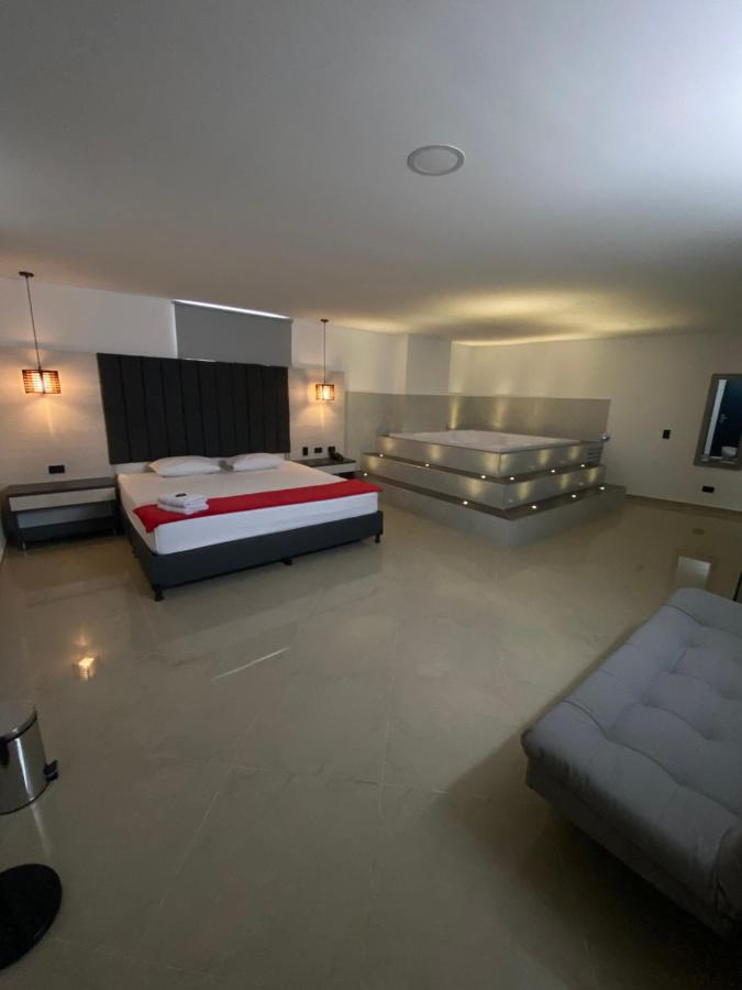 Hotel California City Медельїн Екстер'єр фото
